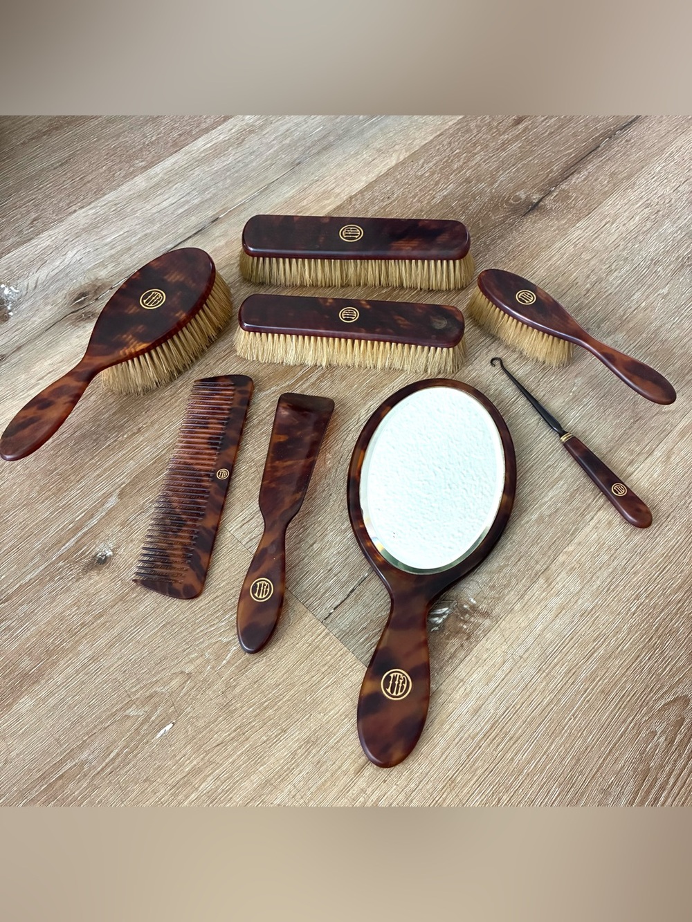Vintage ITD 8 Pc Tortoise Shell Style
Vanity Grooming Set Brush Mirror
Comb